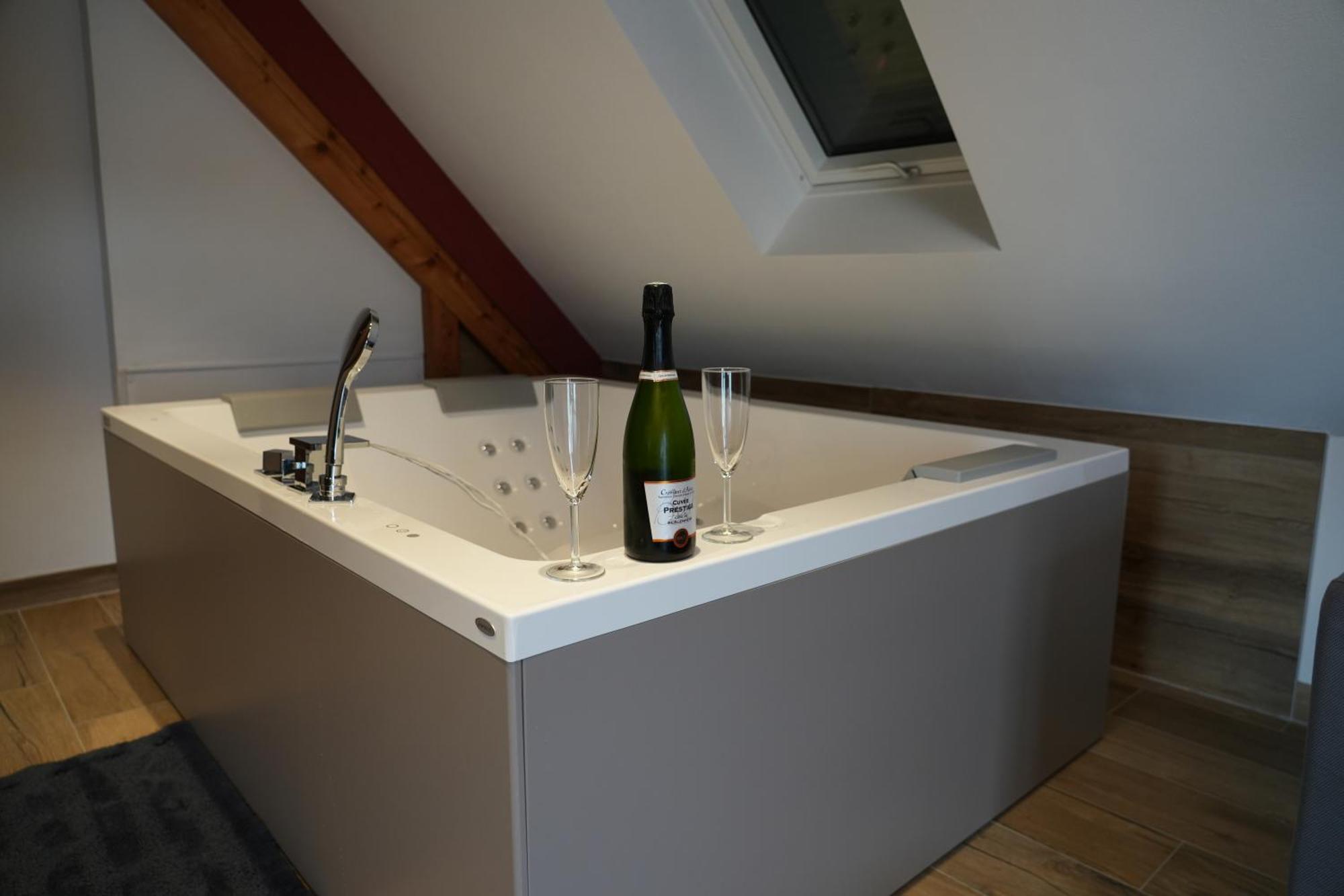 Gite Spa L'Atelier Emile - Spa Privatif - 5 Min Colmar Sainte-Croix-en-Plaine Exterior foto