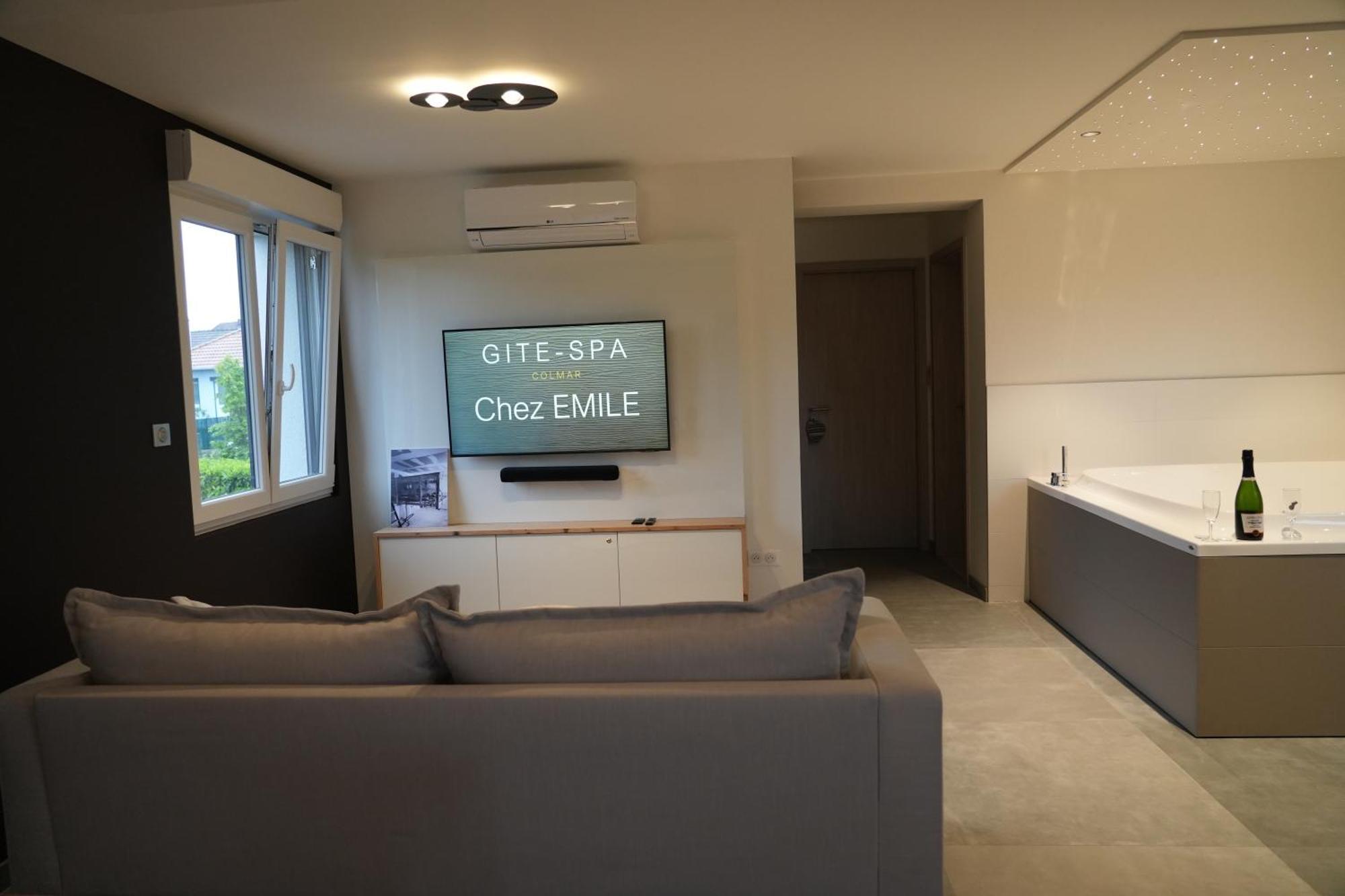Gite Spa L'Atelier Emile - Spa Privatif - 5 Min Colmar Sainte-Croix-en-Plaine Habitación foto